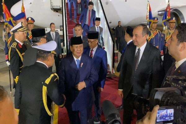 Mahasiswa Indonesia Antusias Sambut Presiden Prabowo di Kairo, Titip Sejumlah Harapan Mahasiswa Indonesia Antusias Sambut Presiden Prabowo di Kairo, Titip Sejumlah Harapan