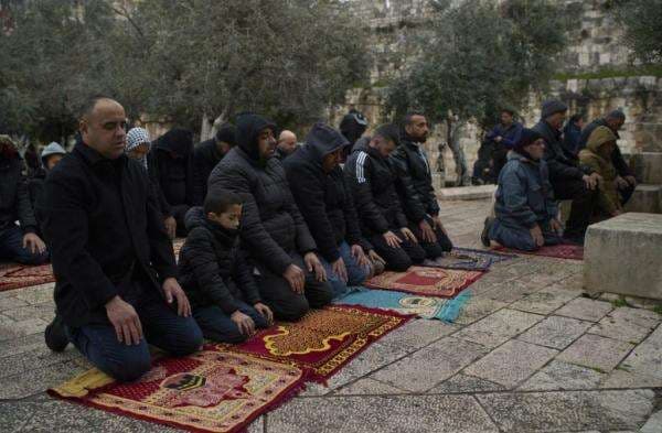 Kisah Warga Palestina Tempuh 45 Km agar Bisa Salat Jumat di Masjid Al Aqsa Kisah Warga Palestina Tempuh 45 Km agar Bisa Salat Jumat di Masjid Al Aqsa