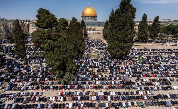 Penampakan 80.000 Muslim Salat Jumat Ke-2 Ramadhan di Masjid Al Aqsa, Jemaah Berkurang Penampakan 80.000 Muslim Salat Jumat Ke-2 Ramadhan di Masjid Al Aqsa, Jemaah Berkurang