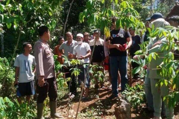 Pilu! Mayat Bayi Ditemukan Terkubur di Kebun Singkong Warga Lebak Pilu! Mayat Bayi Ditemukan Terkubur di Kebun Singkong Warga Lebak