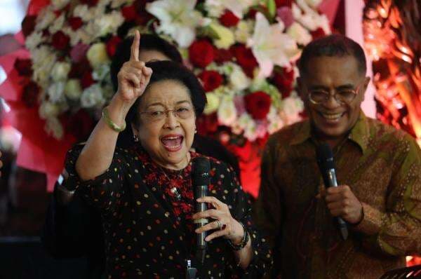 Megawati: Perempuan adalah Tiang Negara, jika Rapuh, Tergulinglah Masa Depan Bangsa Megawati: Perempuan adalah Tiang Negara, jika Rapuh, Tergulinglah Masa Depan Bangsa