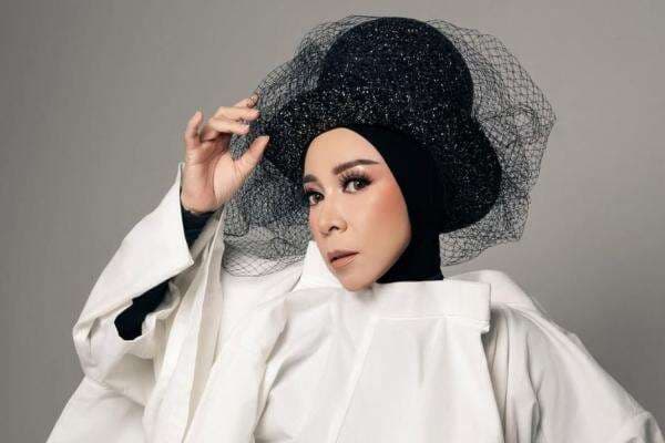 Melly Goeslaw Akui Oplas usai Wajahnya Disebut Berubah: Bayar Pakai Duit Sendiri Melly Goeslaw Akui Oplas usai Wajahnya Disebut Berubah: Bayar Pakai Duit Sendiri