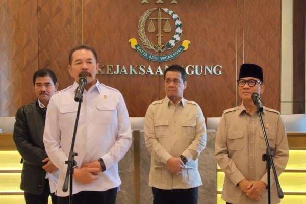 Mendes Yandri Adukan Dana Desa Digunakan untuk Judi Online ke Jaksa Agung Mendes Yandri Adukan Dana Desa Digunakan untuk Judi Online ke Jaksa Agung
