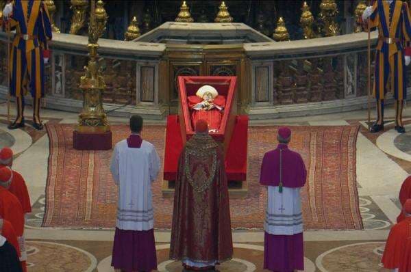 Mengapa Vatikan Baru Umumkan Berita Duka 2 Jam setelah Paus Fransiskus Wafat? Mengapa Vatikan Baru Umumkan Berita Duka 2 Jam setelah Paus Fransiskus Wafat?