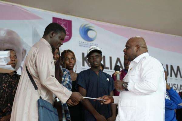 Menteri Natalius Pigai Serahkan 82 Sertifikat Sahabat HAM ke 82 Mahasiswa Internasional Menteri Natalius Pigai Serahkan 82 Sertifikat Sahabat HAM ke 82 Mahasiswa Internasional