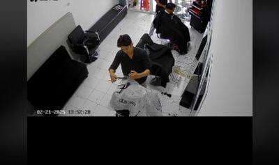 Merinding! Tukang Cukur Ini Potong Rambut Kakek, Ternyata Sosoknya Nggak Ada di CCTV Merinding! Tukang Cukur Ini Potong Rambut Kakek, Ternyata Sosoknya Nggak Ada di CCTV