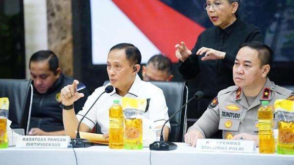 Polri Sita 10.560 Liter Minyakita Tak Sesuai Takaran Polri Sita 10.560 Liter Minyakita Tak Sesuai Takaran