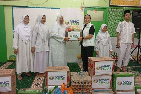 Karyawan MNC Group dan MNC Peduli Salurkan Sembako ke Taman Asuhan Aisyiyah Menteng Karyawan MNC Group dan MNC Peduli Salurkan Sembako ke Taman Asuhan Aisyiyah Menteng