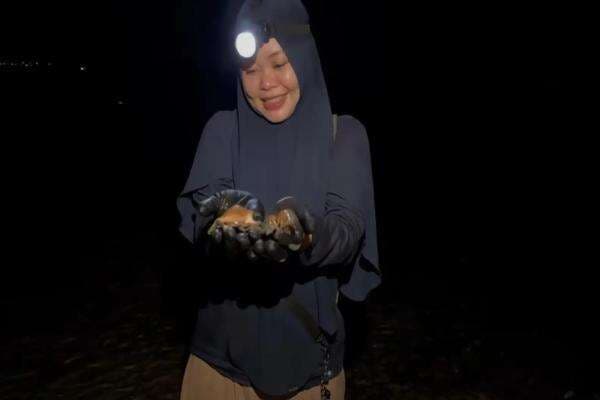 Momen Hangat dan Seru! Mamah Nada Ajak Keluarga Jelajahi Laut Bontang di Tengah Malam Momen Hangat dan Seru! Mamah Nada Ajak Keluarga Jelajahi Laut Bontang di Tengah Malam