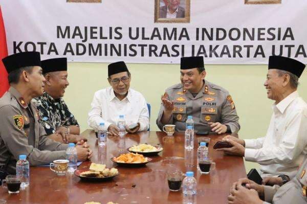 MUI Jakut Dukung Polisi Jaga Kamtibmas di Wilayah Pelabuhan Tanjung Priok MUI Jakut Dukung Polisi Jaga Kamtibmas di Wilayah Pelabuhan Tanjung Priok