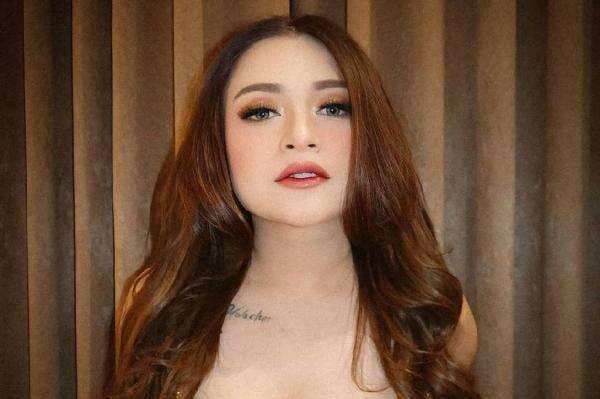 Menyala! Gaya Nathalie Holscher Selonjoran di Atas Tumpukan Uang Saweran Bikin Salfok Menyala! Gaya Nathalie Holscher Selonjoran di Atas Tumpukan Uang Saweran Bikin Salfok