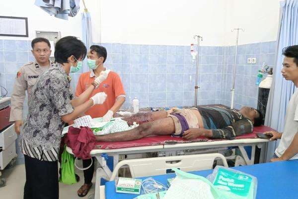 Nelayan Sampang Dilempar Bom Molotov saat Mencari Ikan di Perairan Bangkalan Madura Nelayan Sampang Dilempar Bom Molotov saat Mencari Ikan di Perairan Bangkalan Madura