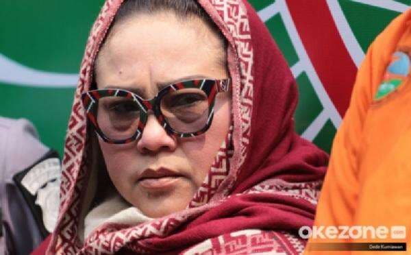 Curhat Nunung Harus Hentikan Pengobatan Kanker Payudara demi Bertahan Hidup Curhat Nunung Harus Hentikan Pengobatan Kanker Payudara demi Bertahan Hidup