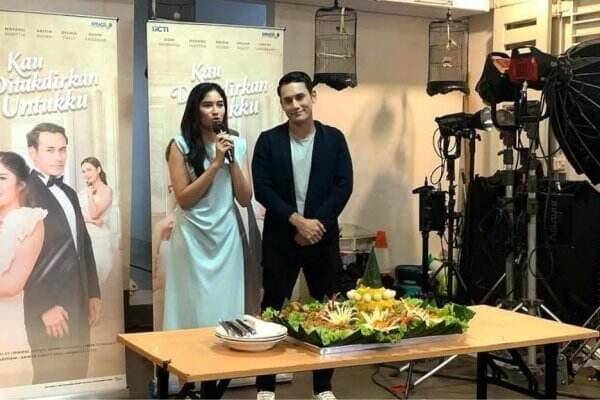 Ochi Rosdiana dan Arifin Putra Jadi Suami Istri di Sinetron Kau Ditakdirkan Untukku Ochi Rosdiana dan Arifin Putra Jadi Suami Istri di Sinetron Kau Ditakdirkan Untukku