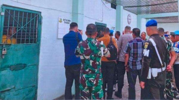 2 Oknum TNI Tersangka Kasus Tembak Mati 3 Polisi Ditahan di Mako Denpom II/3 Lampung 2 Oknum TNI Tersangka Kasus Tembak Mati 3 Polisi Ditahan di Mako Denpom II/3 Lampung