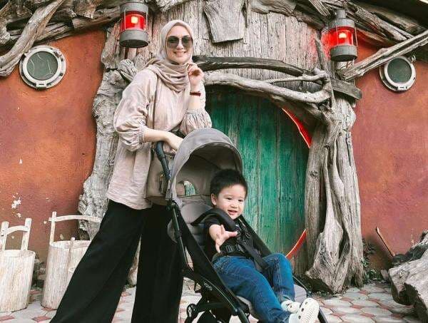 Pamer Amplop THR Anak, Citra Kirana: Nggak Akan Masuk Investasi Bodong Kok Pamer Amplop THR Anak, Citra Kirana: Nggak Akan Masuk Investasi Bodong Kok