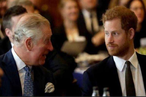 Pangeran Harry Minta Maaf pada Raja Charles dan William usai Pertemuan Rahasia Pangeran Harry Minta Maaf pada Raja Charles dan William usai Pertemuan Rahasia