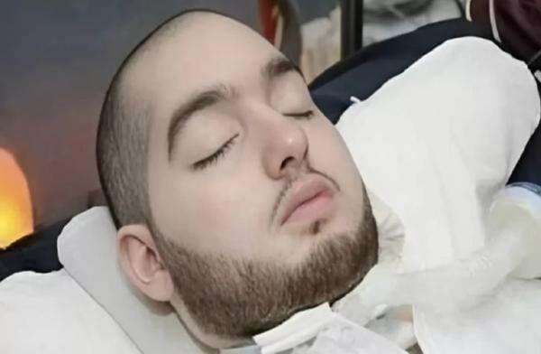 Kenapa Pangeran Tampan Al-Waleed bin Khaled Al-Saud Dijuluki Sleeping Prince Arab Saudi? Kenapa Pangeran Tampan Al-Waleed bin Khaled Al-Saud Dijuluki Sleeping Prince Arab Saudi?