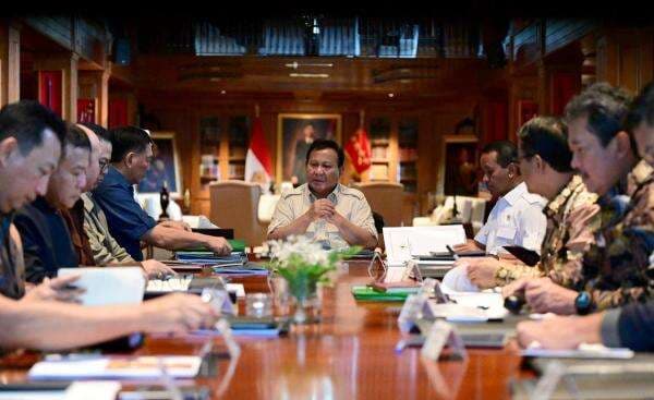 Panglima TNI Hadiri Rapat Percepatan Hilirisasi Nasional Berbagai Sektor Strategis Panglima TNI Hadiri Rapat Percepatan Hilirisasi Nasional Berbagai Sektor Strategis