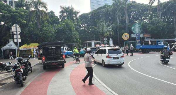 Parkir Liar, Puluhan Kendaraan di Monas Diderek dan Jukir Diamankan Parkir Liar, Puluhan Kendaraan di Monas Diderek dan Jukir Diamankan