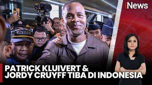 Detik-Detik Patrick Kluivert dan Jordi Cruyff Tiba di Indonesia Detik-Detik Patrick Kluivert dan Jordi Cruyff Tiba di Indonesia