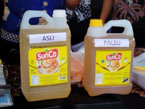Awas! Ini Perbedaan Minyak Goreng Asli dan Palsu yang Beredar di Malang Awas! Ini Perbedaan Minyak Goreng Asli dan Palsu yang Beredar di Malang