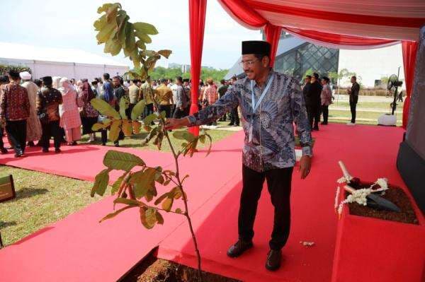 Tanam Sejuta Pohon, Kemenag LibatkanOrmas hingga Calon Pengantin Tanam Sejuta Pohon, Kemenag LibatkanOrmas hingga Calon Pengantin
