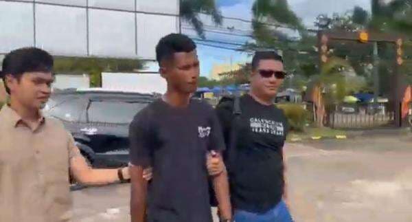 Ngaku Polisi, Pria Ini Paksa Wanita yang Dikenalnya di Medsos ke Semak-Semak Ngaku Polisi, Pria Ini Paksa Wanita yang Dikenalnya di Medsos ke Semak-Semak