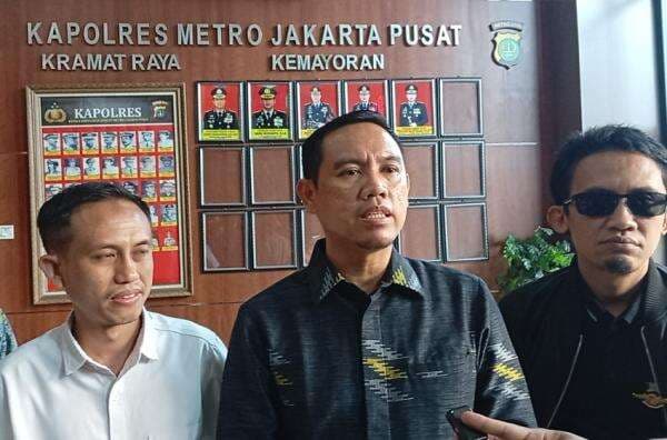 Pemuda Patriot Nusantara Klaim Laporkan Roy Suryo Cs Bukan Pesanan Jokowi Pemuda Patriot Nusantara Klaim Laporkan Roy Suryo Cs Bukan Pesanan Jokowi