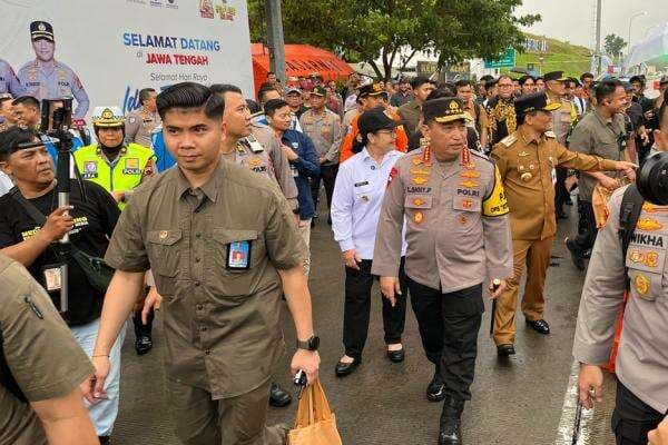 Pemudik Diimbau Waspadai Jalur Tol Fungsional Semarang-Yogyakarta Pemudik Diimbau Waspadai Jalur Tol Fungsional Semarang-Yogyakarta