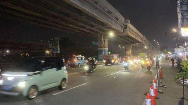 Pemudik Motor Mulai Lintasi Jalan Kalimalang Arah Pantura Pemudik Motor Mulai Lintasi Jalan Kalimalang Arah Pantura