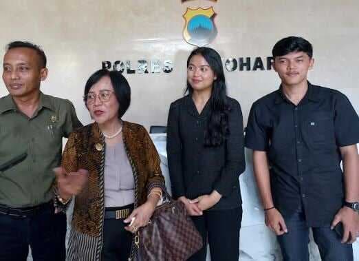 Usai Gugat Jokowi, Advokat ZM Tim TIPU UGM jadi Tersangka Kasus Pemalsuan Dokumen Usai Gugat Jokowi, Advokat ZM Tim TIPU UGM jadi Tersangka Kasus Pemalsuan Dokumen