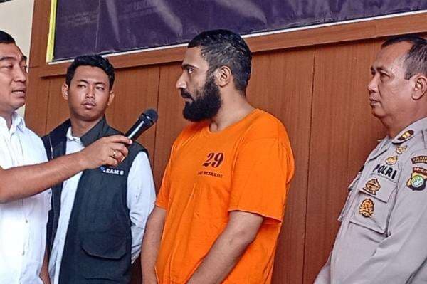 Tampang Pengacara Bawa Senpi dan Sabu di Jakpus, Ngaku Buat Lindungi Diri Tampang Pengacara Bawa Senpi dan Sabu di Jakpus, Ngaku Buat Lindungi Diri