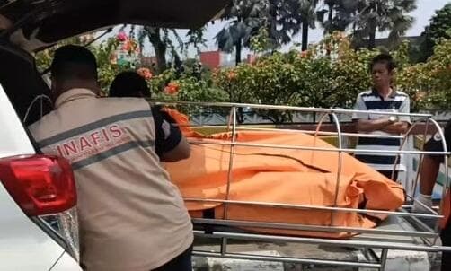 Pengemudi Taksi Online Ditemukan Meninggal di Dalam Mobil Bikin Geger Pengemudi Taksi Online Ditemukan Meninggal di Dalam Mobil Bikin Geger