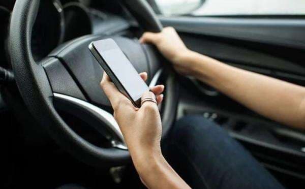 Duh! Sibuk Terima Telepon, Pengemudi Ini Tak Sadar Anaknya Jatuh dari Mobil Duh! Sibuk Terima Telepon, Pengemudi Ini Tak Sadar Anaknya Jatuh dari Mobil