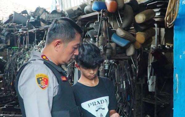 Jukir Tewas Dikeroyok, Polisi Geledah 4 Markas Brigez di Bandung Jukir Tewas Dikeroyok, Polisi Geledah 4 Markas Brigez di Bandung