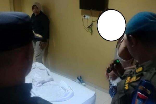 16 Muda-mudi di Padang Digerebek dalam Hotel, Kedapatan Berpasangan di Kamar 16 Muda-mudi di Padang Digerebek dalam Hotel, Kedapatan Berpasangan di Kamar