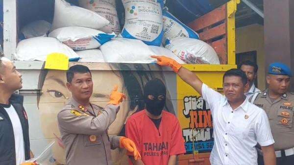 Polisi Gagalkan Penyelundupan 9,6 Ton Pupuk Subsidi di Sampang Polisi Gagalkan Penyelundupan 9,6 Ton Pupuk Subsidi di Sampang