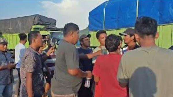 Protes soal Keberangkatan, Sopir di Pelabuhan BBJ Lampung Selatan Serang Petugas Protes soal Keberangkatan, Sopir di Pelabuhan BBJ Lampung Selatan Serang Petugas