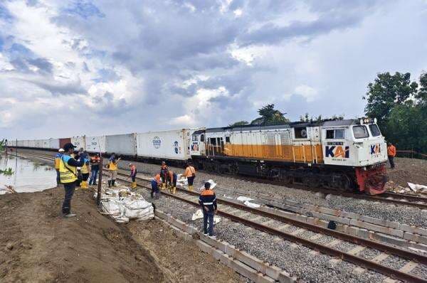 Perbaikan Dua Jalur Stasiun Gubug-Karangjati Grobogan Pascabanjir Rampung, Perjalanan KA Berangsur Normal Perbaikan Dua Jalur Stasiun Gubug-Karangjati Grobogan Pascabanjir Rampung, Perjalanan KA Berangsur Normal