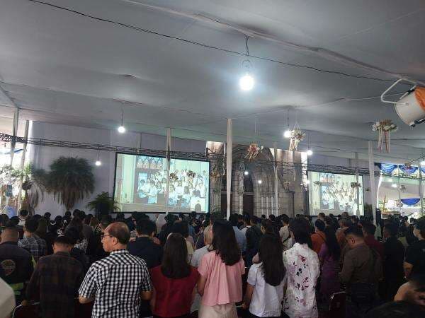 Jemaat Khidmat Ikuti Perayaan Ekaristi Hari Raya Paskah di Gereja Katedral Jemaat Khidmat Ikuti Perayaan Ekaristi Hari Raya Paskah di Gereja Katedral