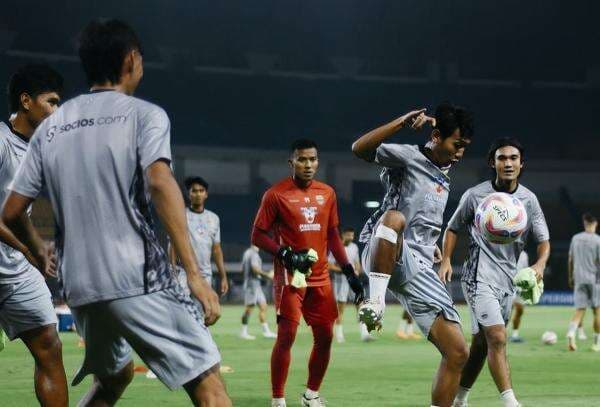 Persib Bandung Gelar Gim Internal, 1 Pemain Harus Dilarikan ke Rumah Sakit Persib Bandung Gelar Gim Internal, 1 Pemain Harus Dilarikan ke Rumah Sakit