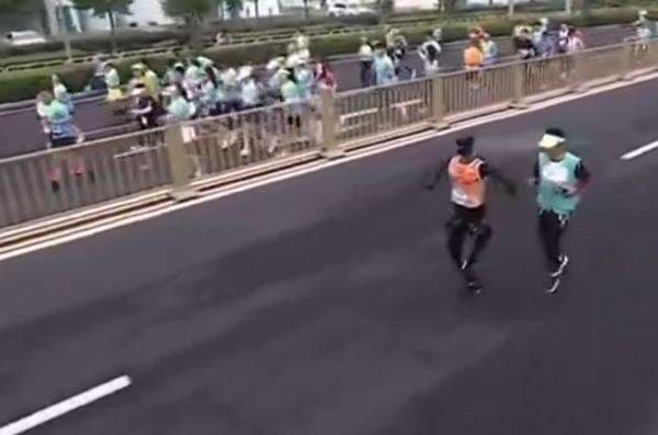 Pertama Kali di Dunia, Robot Humanoid China Ikut Lomba Lari Melawan Manusia, Siapa Pemenangnya? Pertama Kali di Dunia, Robot Humanoid China Ikut Lomba Lari Melawan Manusia, Siapa Pemenangnya?