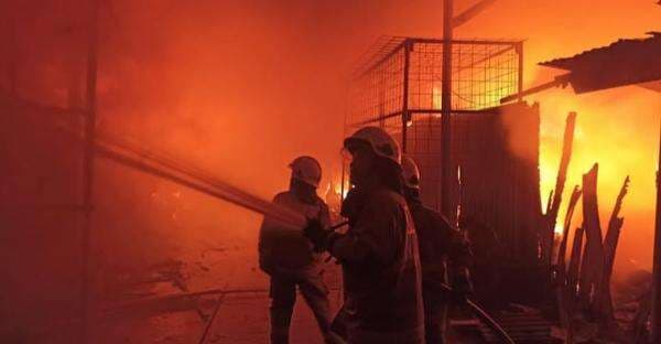 Polisi Selidiki Penyebab Kebakaran di Pasar Poncol Senen Polisi Selidiki Penyebab Kebakaran di Pasar Poncol Senen