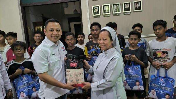 Partai Perindo Bagikan Sembako ke Panti Asuhan Jakpus Jelang Lebaran Partai Perindo Bagikan Sembako ke Panti Asuhan Jakpus Jelang Lebaran