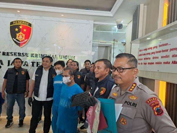 Polda Jateng Tangkap 2 Pelaku Pemalsuan STNK Modus Gadai Mobil Polda Jateng Tangkap 2 Pelaku Pemalsuan STNK Modus Gadai Mobil