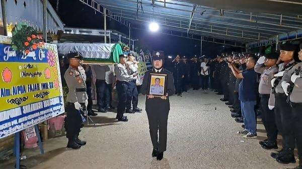 Ciri-Ciri OTK Penikam Kanit Provos Polsek Ambuau hingga Tewas, Kini Diburu Polisi Ciri-Ciri OTK Penikam Kanit Provos Polsek Ambuau hingga Tewas, Kini Diburu Polisi