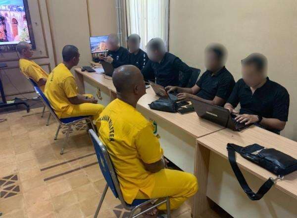 Polri Periksa 3 Oknum TNI Terkait Kasus Penjualan Senpi ke KKB Polri Periksa 3 Oknum TNI Terkait Kasus Penjualan Senpi ke KKB