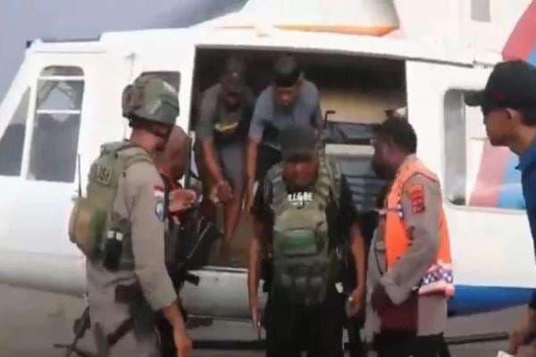 Polri Masih Berupaya Evakuasi 12 Pendulang Emas yang Selamat dari Pembantaian KKB Polri Masih Berupaya Evakuasi 12 Pendulang Emas yang Selamat dari Pembantaian KKB