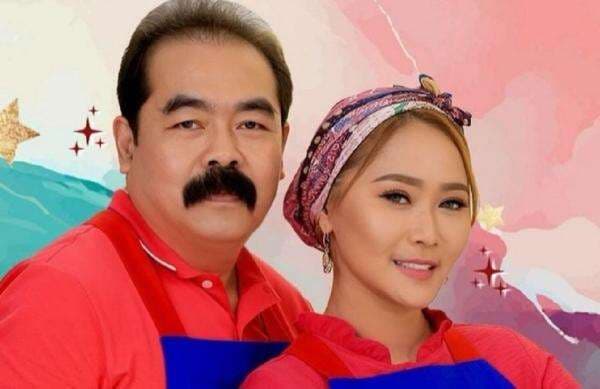 Potret Mesra Inul Daratista dan Adam Suseno, Ternyata Pacaran Sejak Lulus SD Potret Mesra Inul Daratista dan Adam Suseno, Ternyata Pacaran Sejak Lulus SD